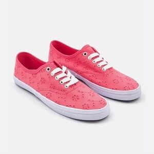 Women’s City Coral Eyelet Lace Up Shoes Size 10 US!